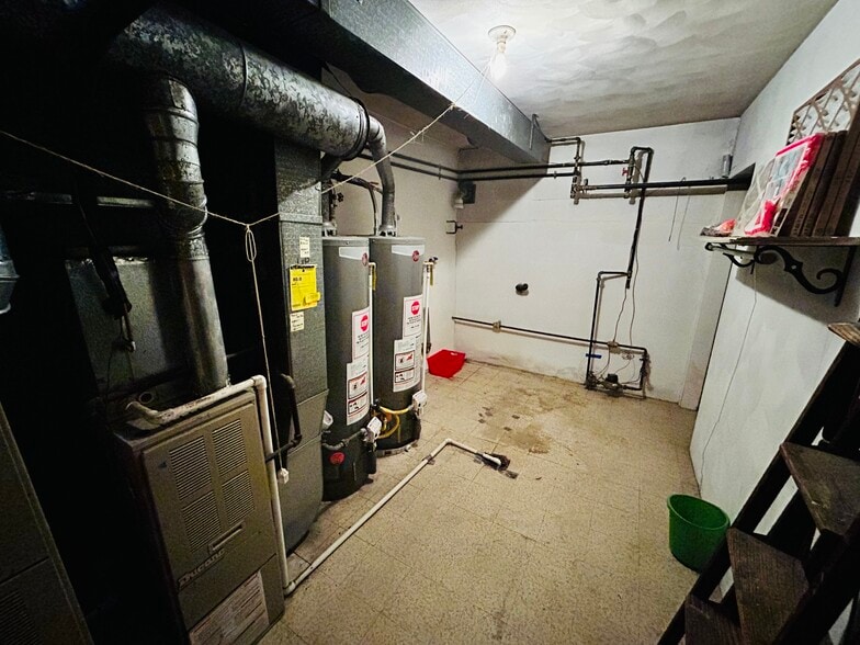 Utility room - 3131 Hassler St