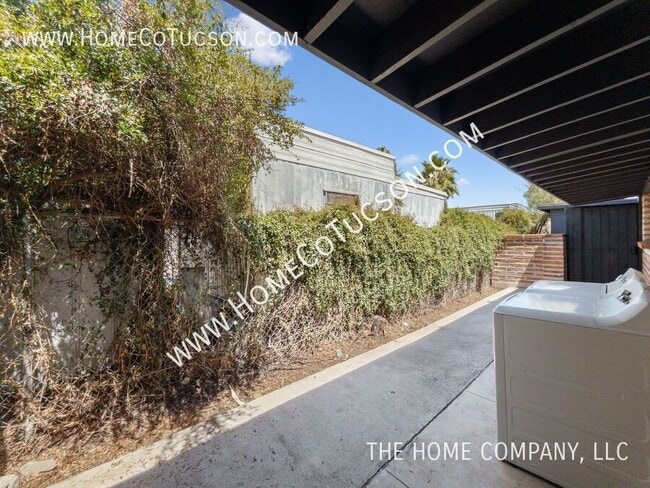 Building Photo - 4537 E Fairmount St