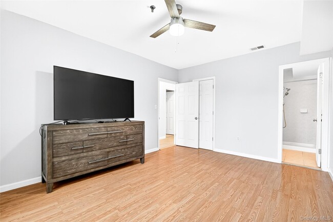 Building Photo - 1432 Outlook Ave