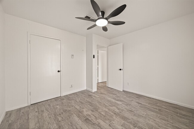 Building Photo - 5523 Kuldell Dr