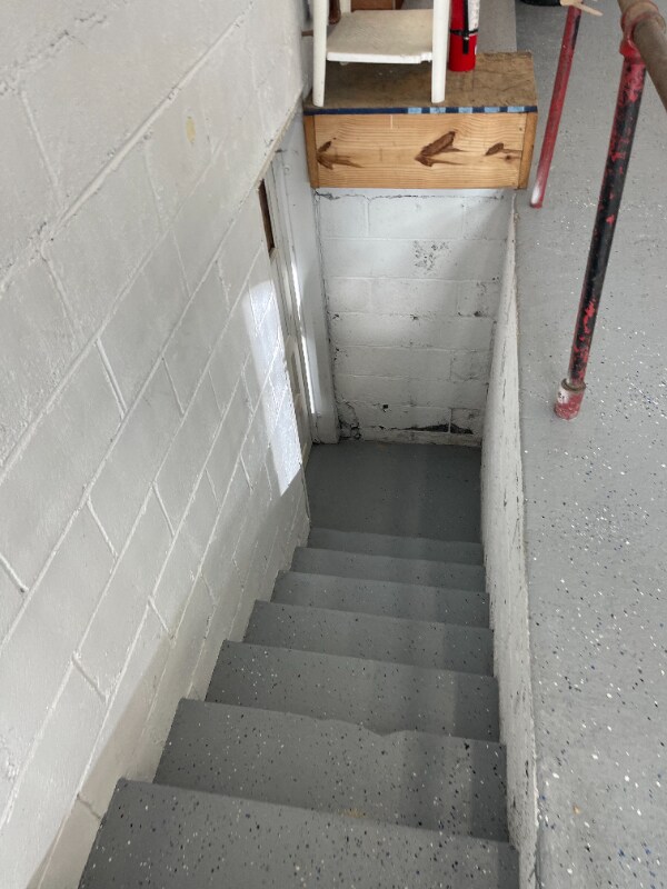 Building Photo - 200 W Chestnut Ave