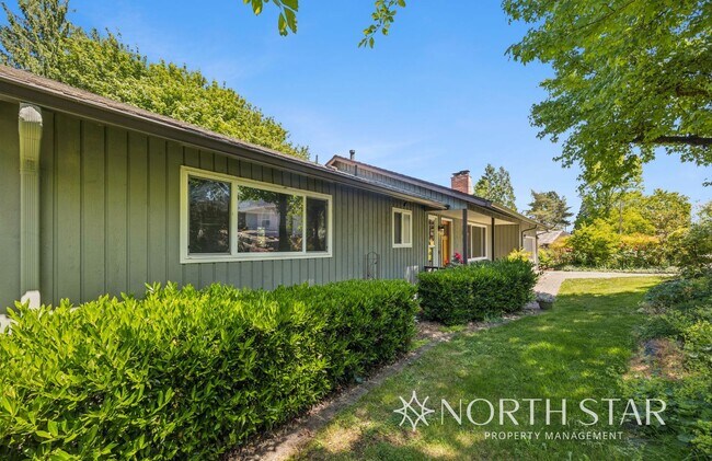 Building Photo - Beautiful Lake Oswego Ranch Home in Red Fo...