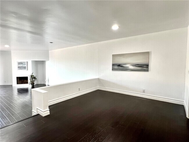 Building Photo - 7301 Vista Del Mar Vis