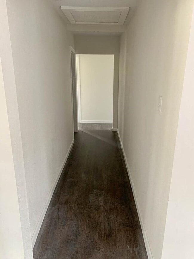 Building Photo - 303 Harlem St