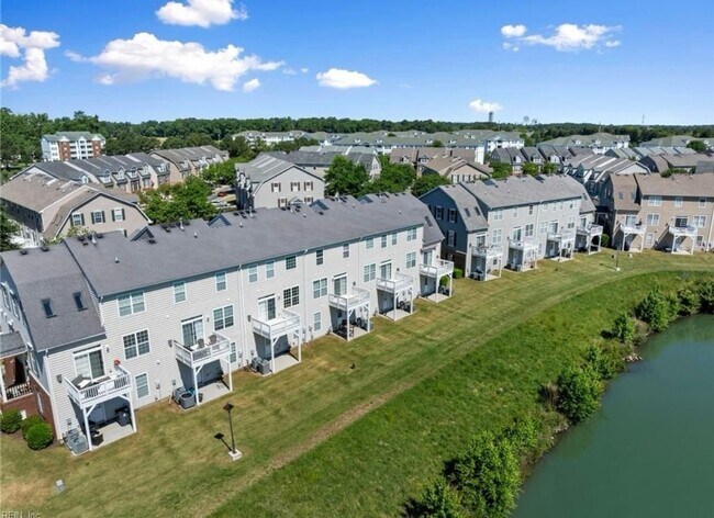 Building Photo - Stunning 3BR/3.5BA Townhome | 2,300+ Sq Ft...