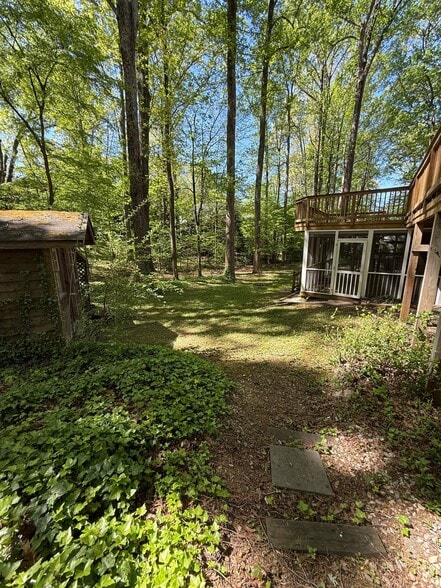 Building Photo - 1009 Temple St