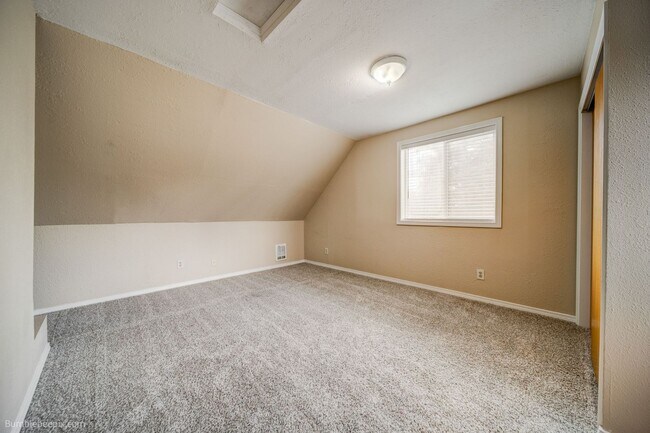 Building Photo - 104 N Colville Rd