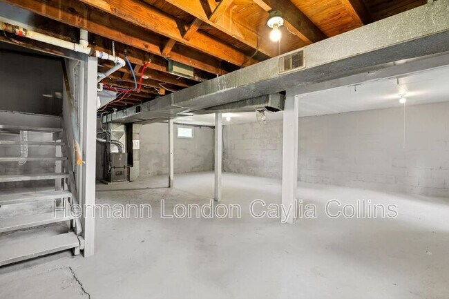 Building Photo - 10117 Count Dr