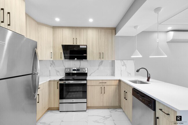 Building Photo - 163 MacDougal St