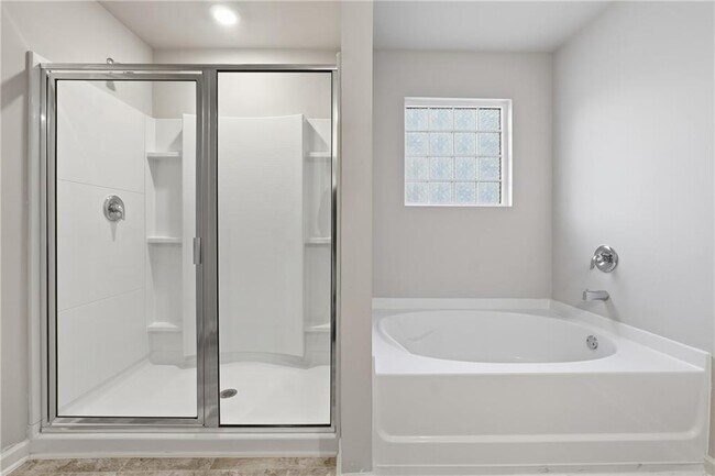 Building Photo - 6615 Bluffview Dr