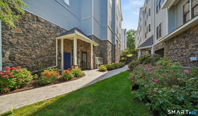Building Photo - 105 Richards Ave