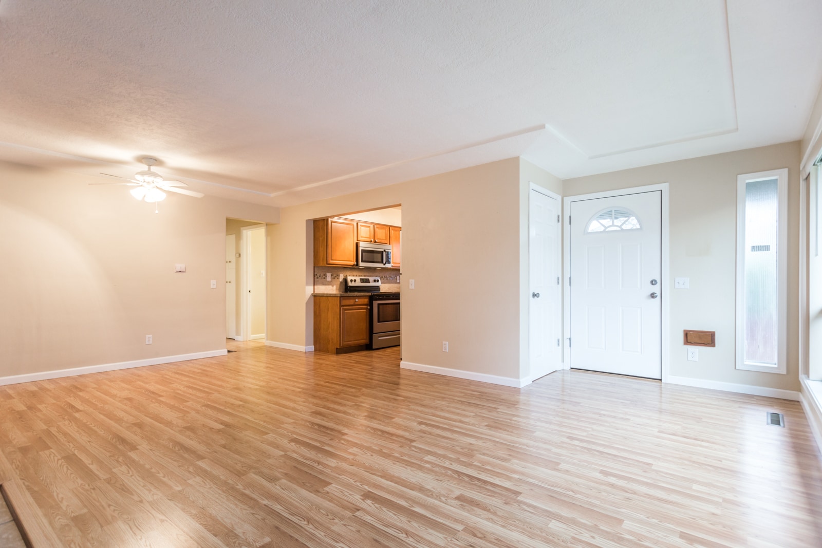 large living room - 5703 N Commercial Ave