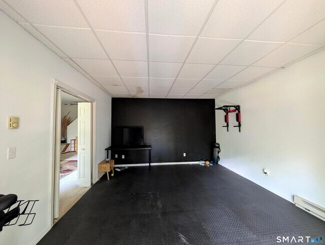 Building Photo - 6 Ledgewood Dr