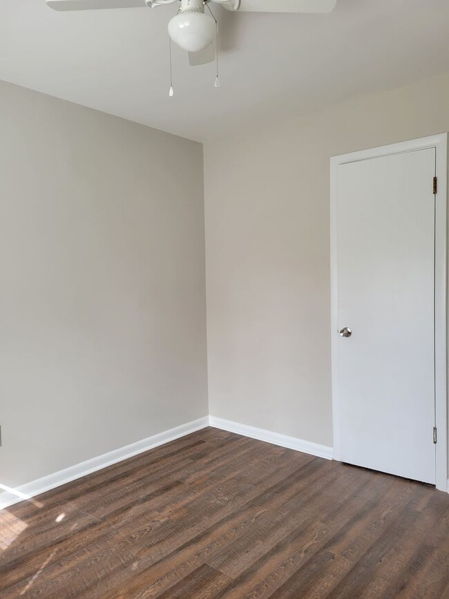 Building Photo - Newly renovated 2 bedroom 1 bath duplex!