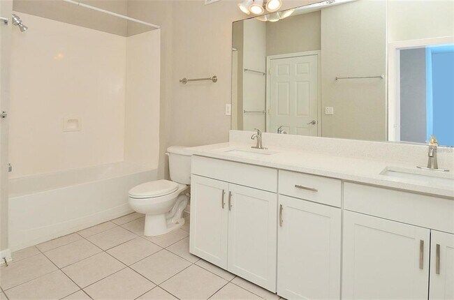 Building Photo - 6451 Old Park Ln