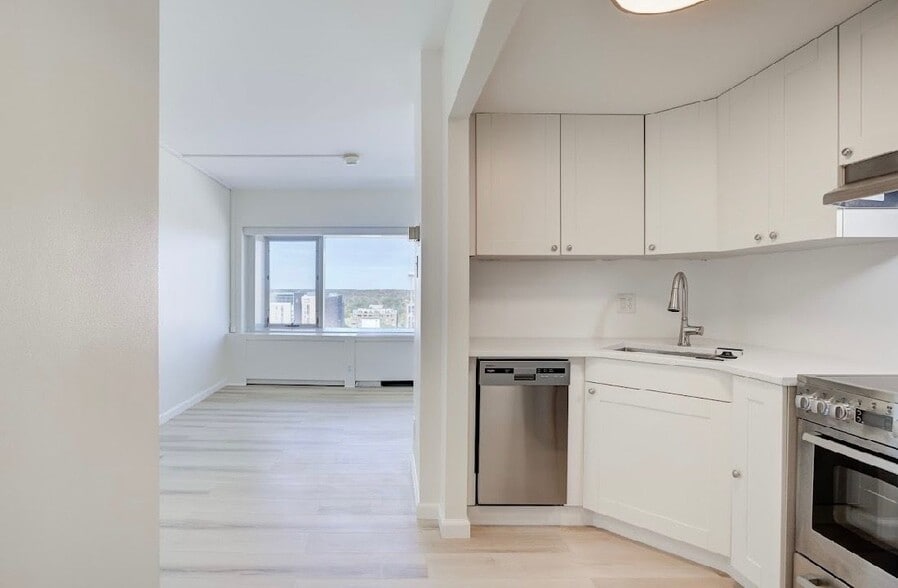 Building Photo - 555 E William St