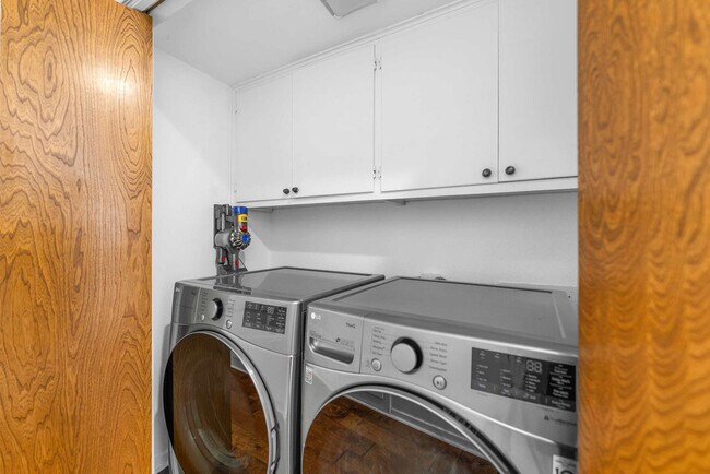 Building Photo - 11502 Oak Knoll Dr