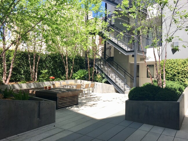 Building Photo - Chic 1BD/1BA in the Heart of Hayes Valley!...