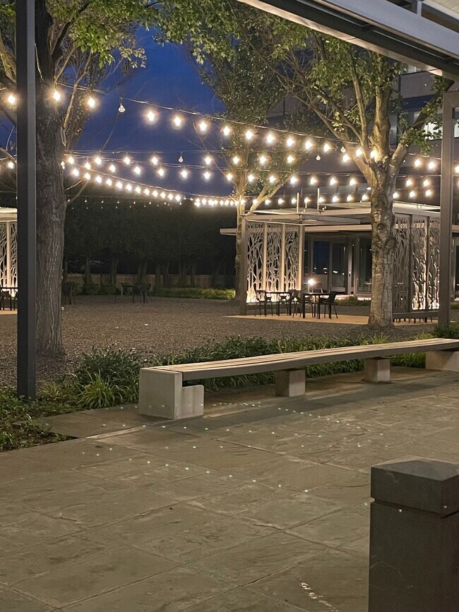 Building Photo - 10 Perimeter Summit Blvd NE