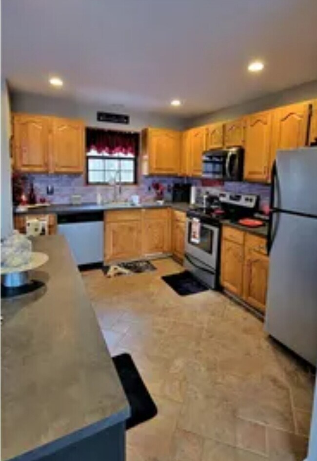 Building Photo - 1014 Hickory Run Rd