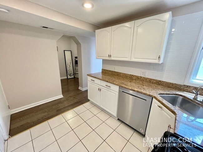 Building Photo - 207 R St NW