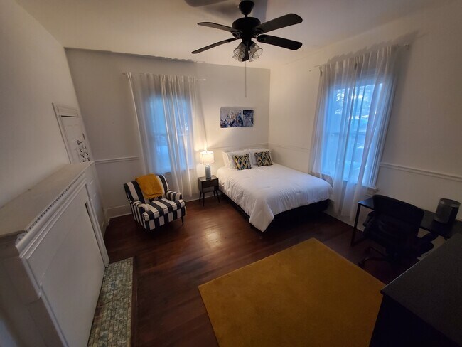 Building Photo - Furnished, Cozy Stay in the Arts District