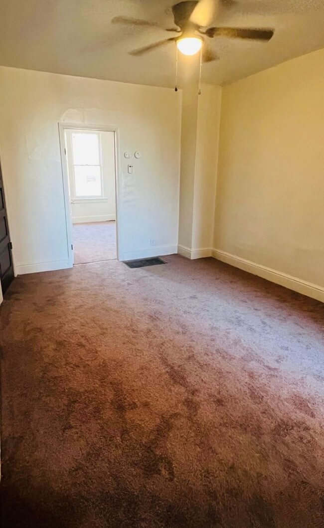 Building Photo - 1st Floor 1 Bedroom Yard Near Farquhar Park York City SD