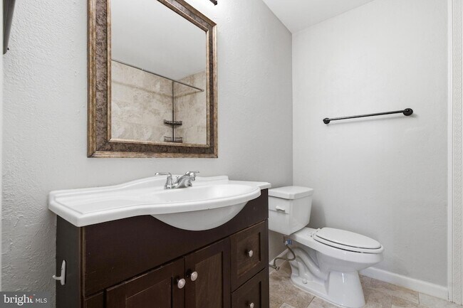 Building Photo - 321B Delancey Pl