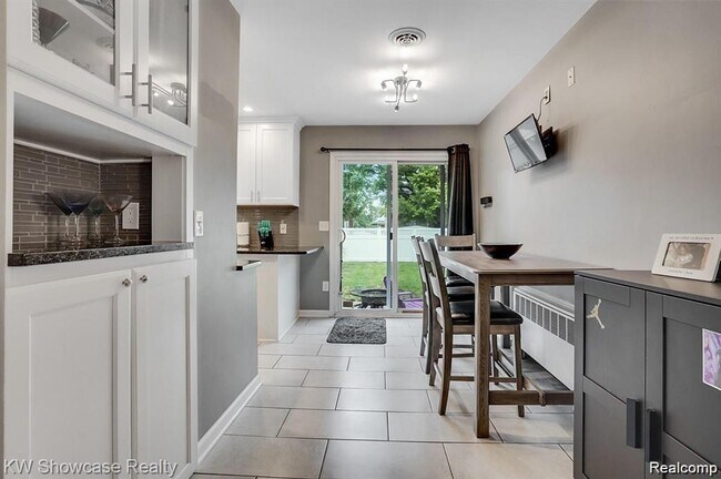 Building Photo - 1304 Grove Ave