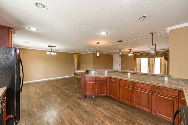 Building Photo - 571 7 Pines Rd