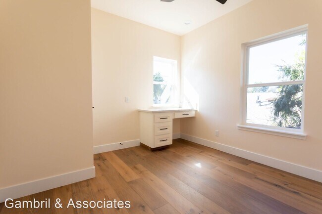 Building Photo - 2 br, 1.5 bath House - 1160 Leff Street