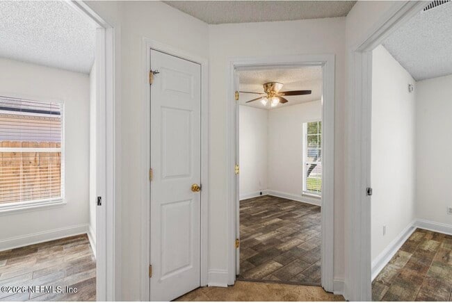 Building Photo - 2471 Coachman Lakes Dr