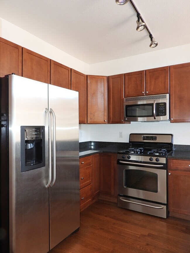 Building Photo - Centennial Condo for Rent! Outdoor Pool an...