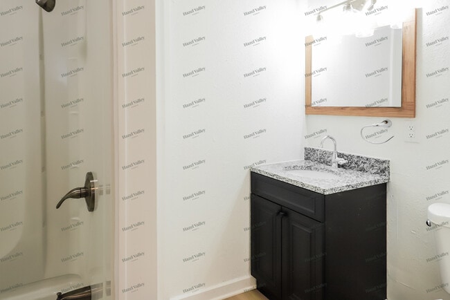 Building Photo - 1046 Sandusky Ave