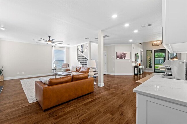 Building Photo - 104 Hazeltine Dr