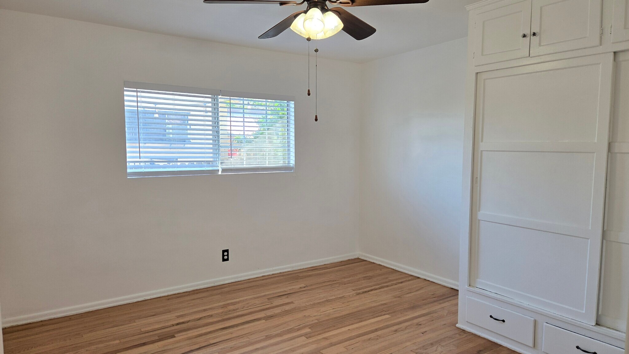 Building Photo - 3552 Locke Ave