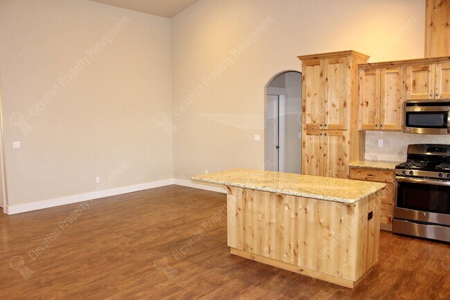Building Photo - **COMING SOON** Modern 3 BR with open livi...