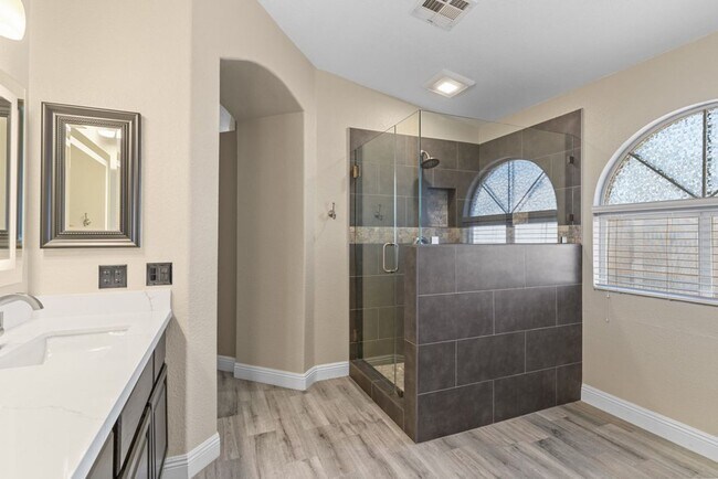Building Photo - Spacious Single Story, 4 Bedroom "Henderso...