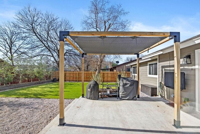 Building Photo - 6803 Castlekeep Way