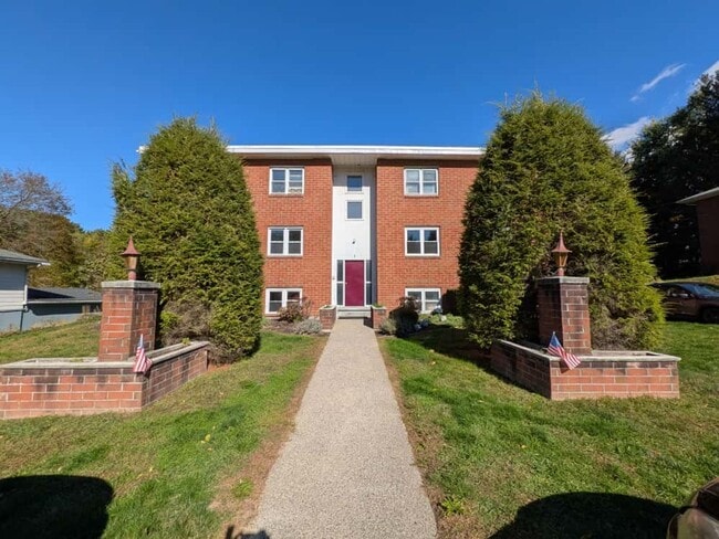 Building Photo - Experience Modern Living in the Heart of T...