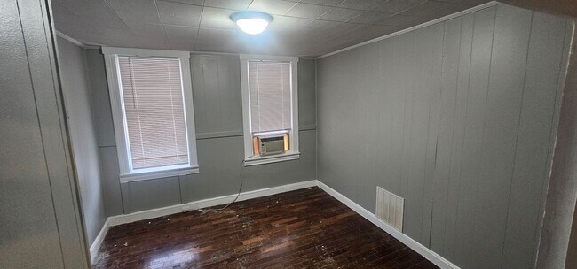 Building Photo - **COMING SOON** Desirable East Baltimore, Reasonably- Priced Town Home For Rent!