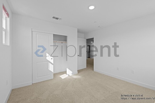 Building Photo - 15961 Mavericks Ln