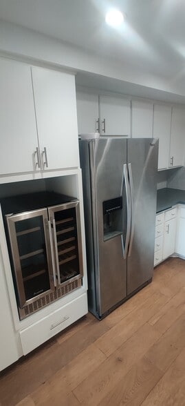 Building Photo - 745 Main St