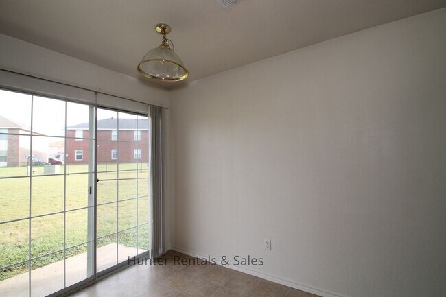 Building Photo - Stylish!