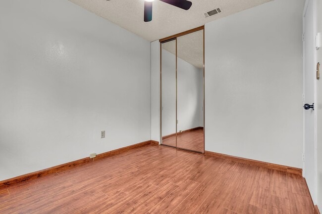 Building Photo - 1428 Camelot Dr