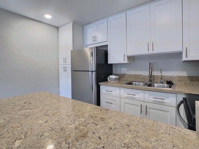 Building Photo - Charming 1 bedroom in Mission Valley!
