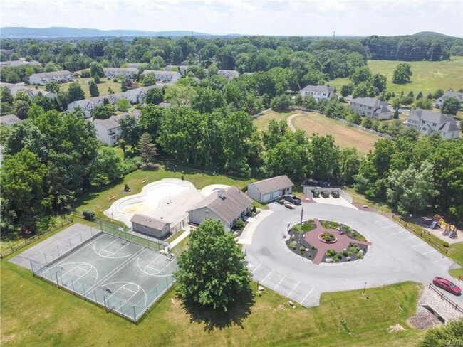 Building Photo - Condo in Bethlehem Township