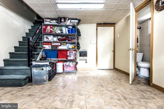 Building Photo - 1223 Wellington St