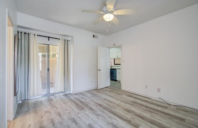 Building Photo - 716 Bering Dr
