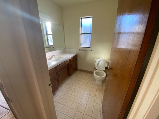 Building Photo - 817 Deseret Way